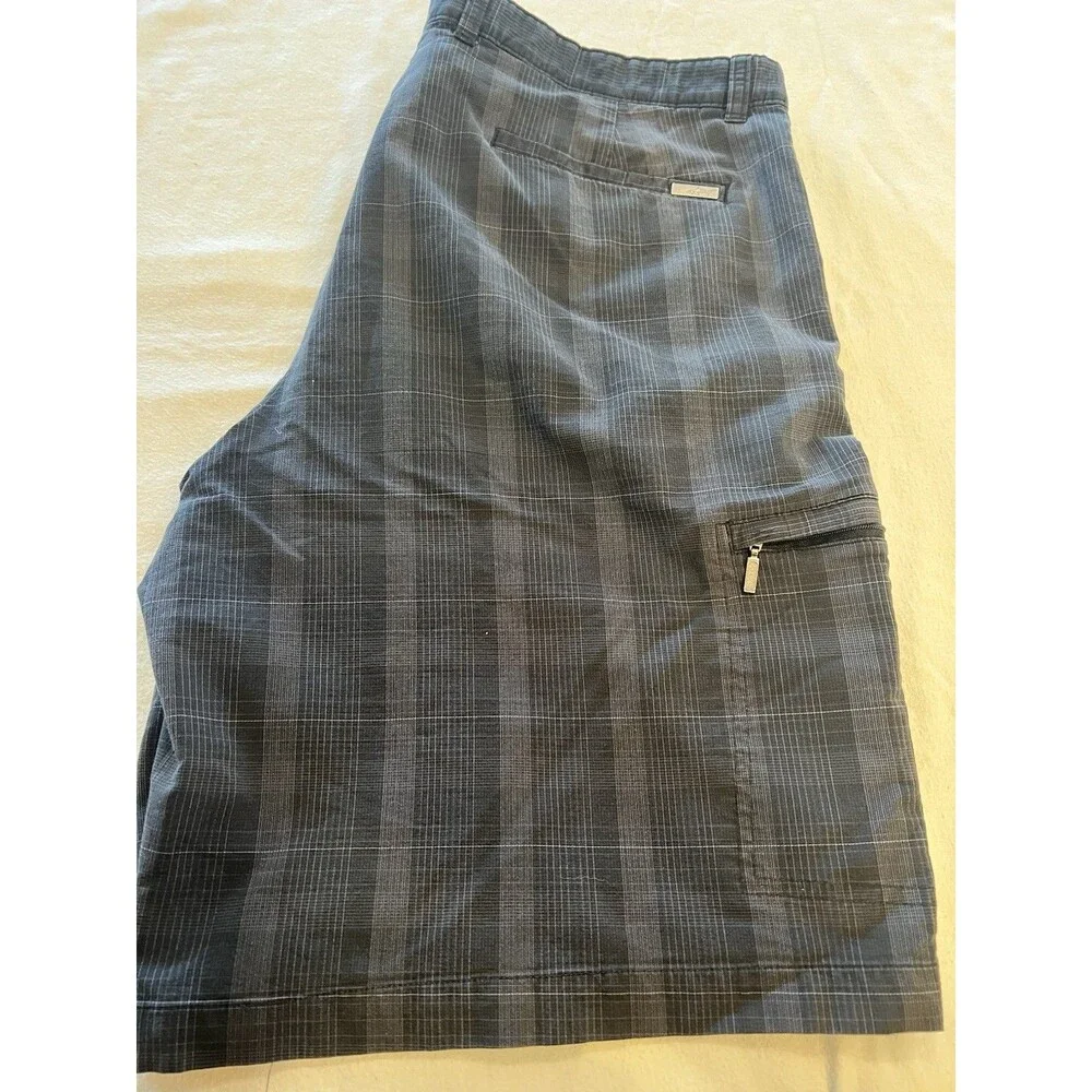 Greg Norman Shorts Men 38 Black Plaid Flat Front Rubberized Waistband Golf Chino